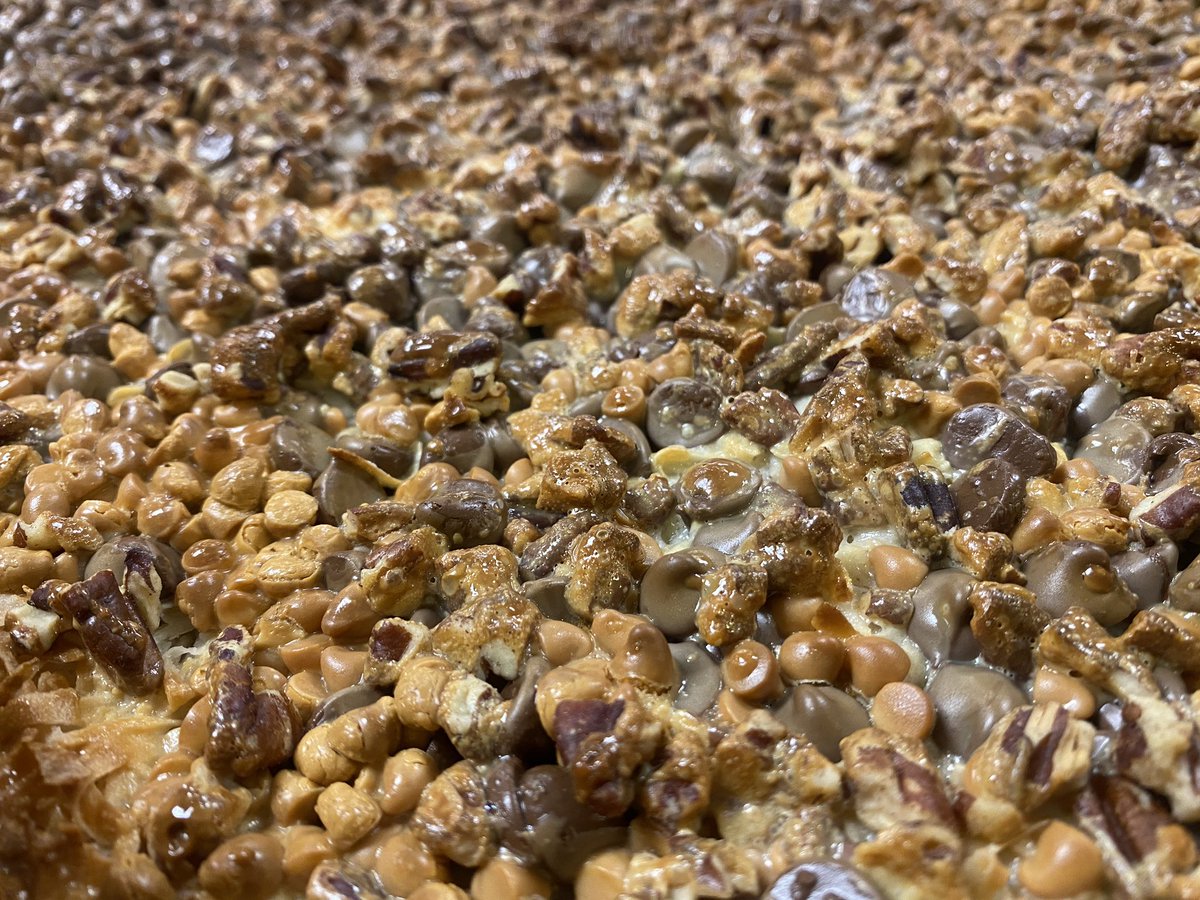 ChefChrisRajner's tweet photo. 🔥Fresh Out of the Oven Alert🔥 Homemade Seven Layer Bars @LakesOfSylvania @TrilogyLiving #TheTrilogyDifference #TrilogyChefsRock #WeBakeFromScratch https://t.co/gwOtMxpyPI