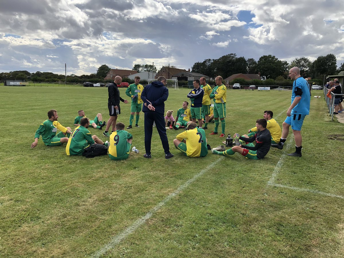 FT: 3-1. Scrappy at times in tricky conditions but two late goals seal it. All the best to a useful <a href="/HarchesterUtd23/">Harchester United</a> side for the season &amp; thanks for the game... | #euafc ⚽️🟢🟡