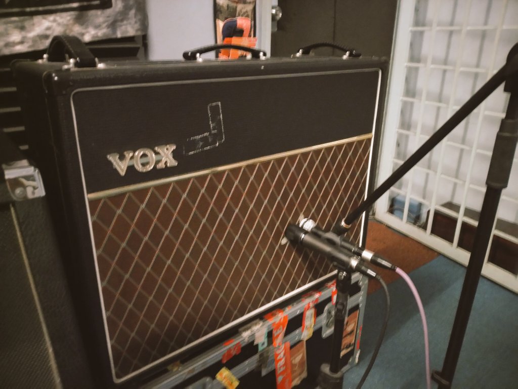 Mixboy2105's tweet photo. Day 157 #RMCO : Recording guitars with @loko_band
#studio2105 #recordingstudio @Fender #telecaster #gregbennettguitars @Haydenamps #Mofo30 @VOXamps #AC30 @LewittAudio #440pure @USAudioTechnica #atm650 #ATHM50X @beyerdynamic #m160 #m130 @radialeng #JDI https://t.co/YQZ9FnBmES