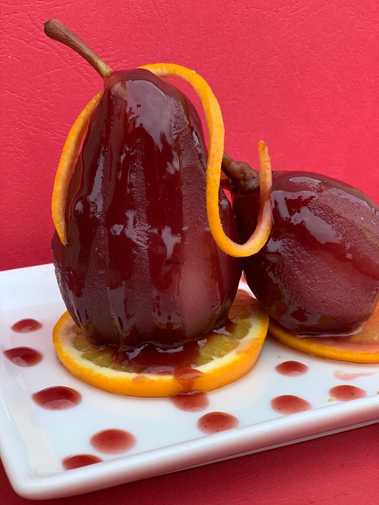 RaffyZanchetta's tweet photo. Receta de #PerasAlMalbec 🍐🍷
El #Malbec no solo acompaña las comidas, sino que puede ser el ingrediente privilegiado en la elaboración de un postre refinado 🙌🏼
La receta la podés encontrar acá 👇
https://t.co/bgTHjvxbI3
#BodegaRaffy #RaffyZanchetta #Tupungato #VinoArgentino https://t.co/7vDmJRq2oO