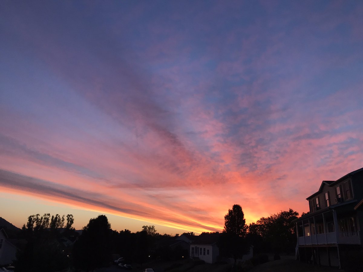 FritoCorn1's tweet photo. “From the rising of the sun to the going down of the same, may the name of the Lord be praised” #sunrise #sunset #thisistheday https://t.co/8X9d89bnCI