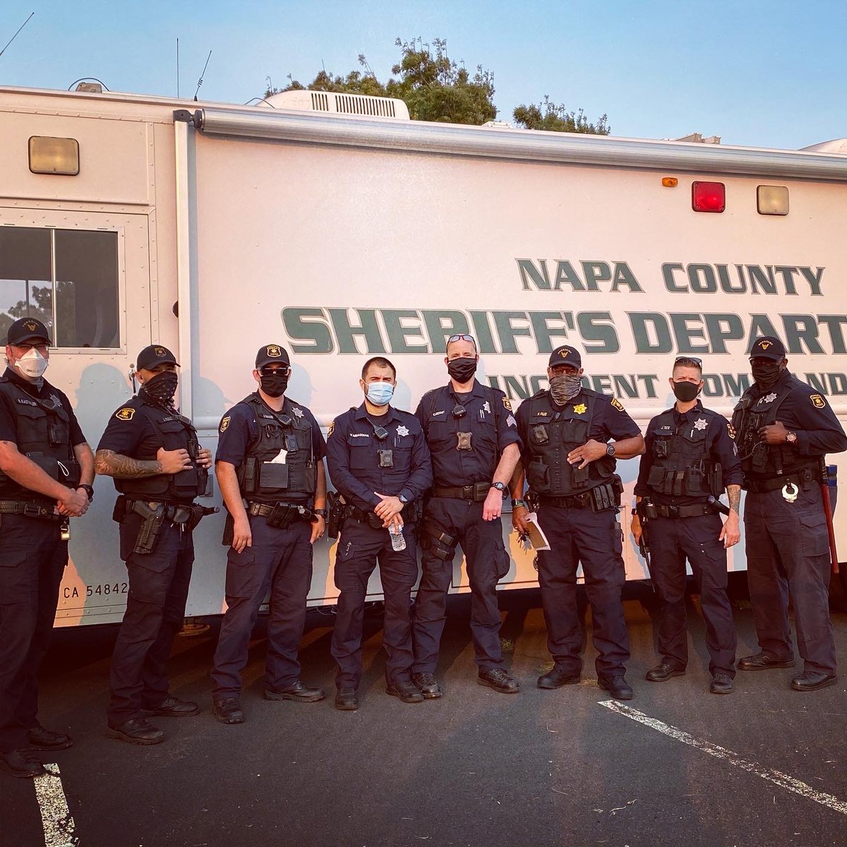berkeleypolice's tweet photo. Second night of mutual aid in #napacounty 

#wildfires #napa #berkeley #berkeleypolice #joinberkeleypd https://t.co/sNdIgKHApf