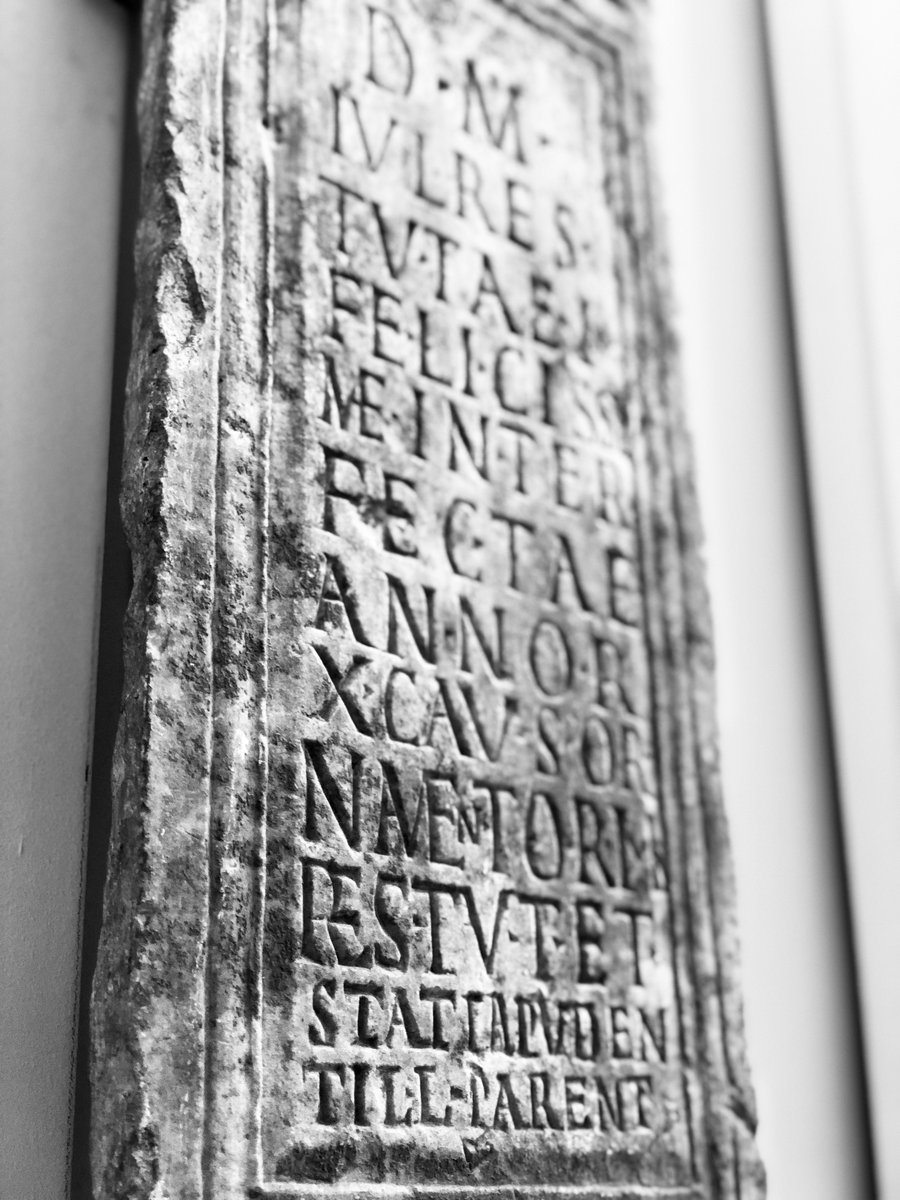 6) Sadly, when she was just 10 years old, the fates would catch up with Julia and her family. Likely finding herself alone one night on the streets of the city, Julia's gravestone records that she was "killed for her jewellery"..