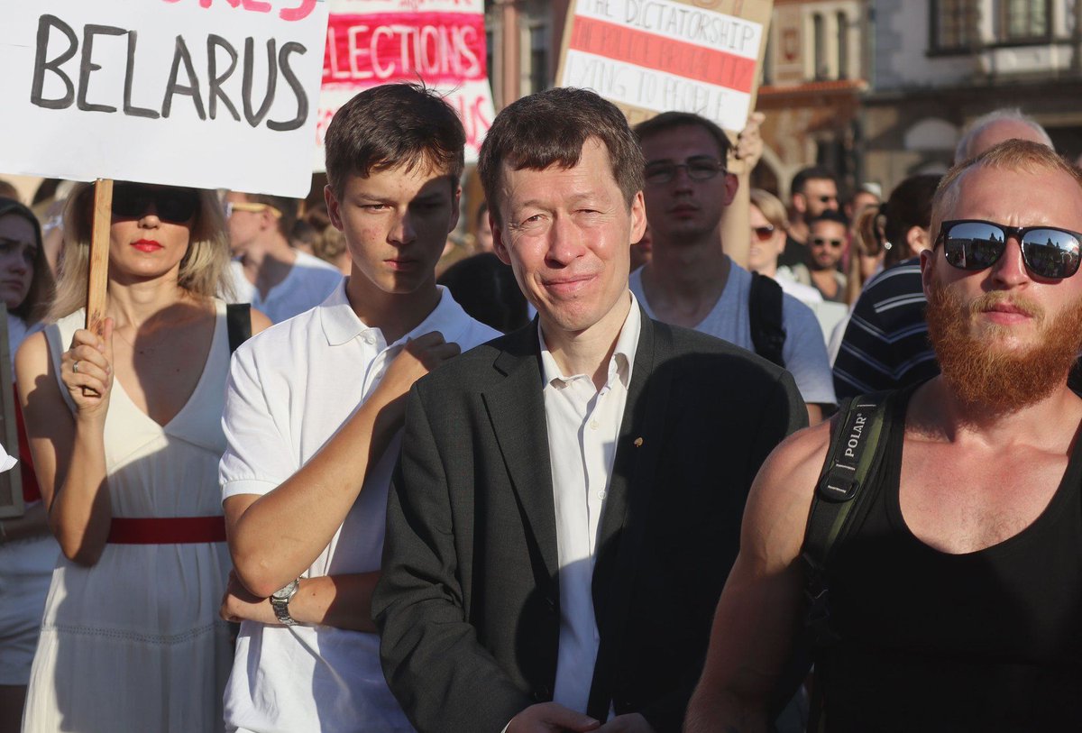 Hayato Okamura A Twitter Na Snimku S Nejmladsim Synem Ignacem V Bile Kosili Pri Demonstraci V Nedeli 16 8 2020 Na Prazskem Staromestskem Namesti Foto Martin Madl Https T Co Um8fsuayf2