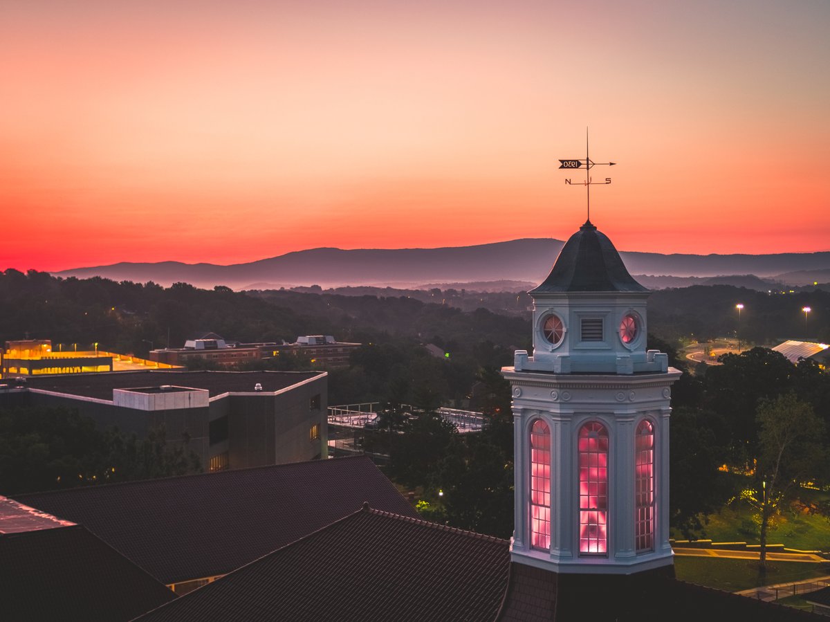 Lots of back to schooling going on this weekend. Tag a friend who’s heading back or a parent that could use a hug (or some prints) - 💜#JMU #godukes

@JMU @JMUAlumni @JMUSports @VisitHburgVA @VisitVirginia @visitvbr