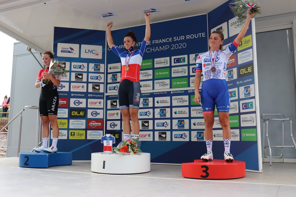 #GrandChamp2020 | Le podium des Championnats de France Élite Femmes ⤵️

🥇 <a href="/CordonRagot/">Audrey CORDON-RAGOT</a>
🥈 <a href="/GladysVerhulst/">GLADYS VERHULST-WILD</a>
🥉 <a href="/ClaraCopponi/">Cla.✌</a>