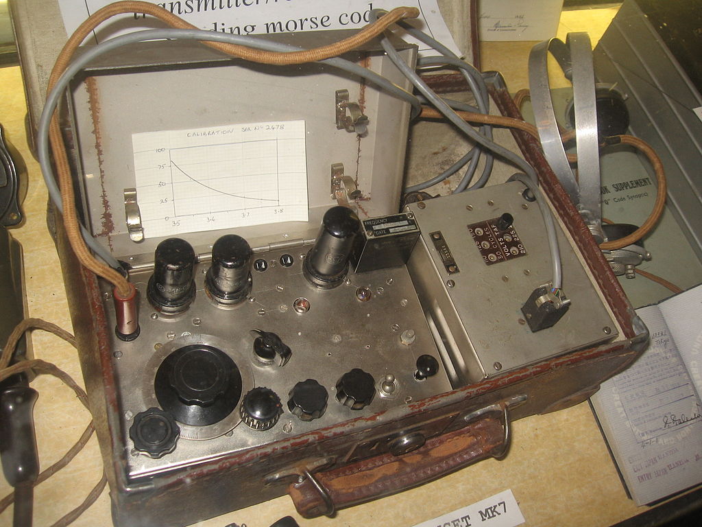 SOEhistory's tweet photo. The Paraset (Whaddon Mark VII) was one of the first successful miniaturized radio sets for Britain's SOE during WW2. It was a small, low-power, thermionic valve CW morse code-only radio transmitter-receiver. #Paraset #WW2 #SOE #SpecialOperationsExecutive

https://t.co/PMP77SJuFB https://t.co/dHcUqyeEvD