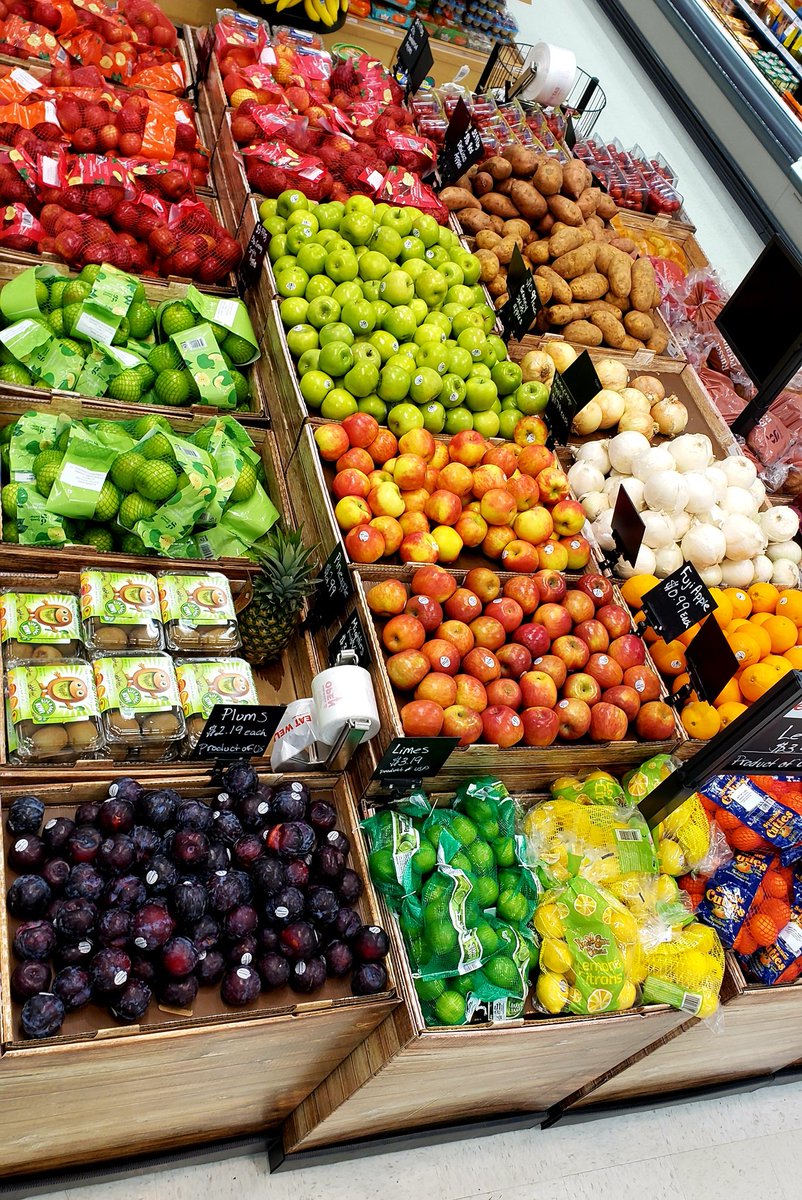 DBO Maggie made sure our grower bins were fresh and full for our guest on this wonderful Saturday. Guestfocused #T1466Strong <a href="/garmtgt/">George Armstrong</a> @jbellomo23 <a href="/FBDir_Mbanks/">Maceo Banks</a> <a href="/Summer_K_W/">Summer Hickok</a>