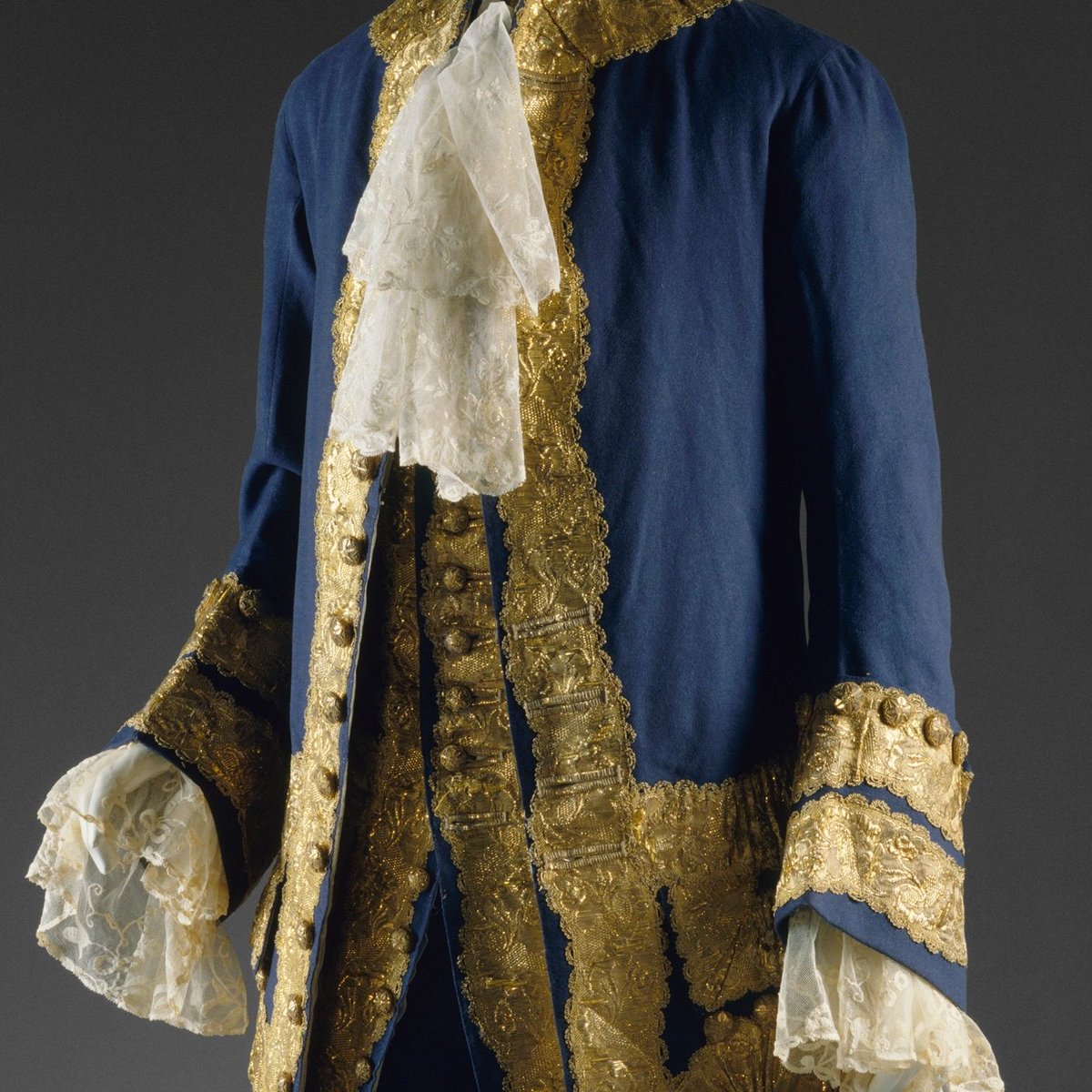 #MetKidsFunFact: Order in the court! 👨‍⚖️ 👩‍⚖️ The embroidered muslin ...
