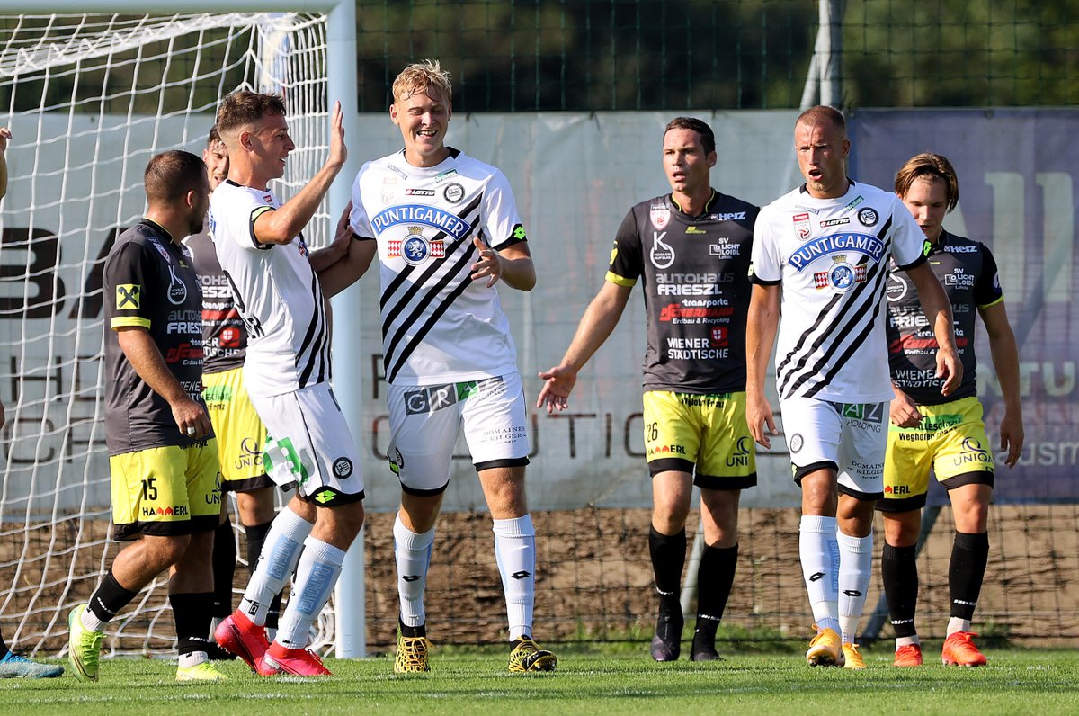 SKSturm's tweet photo. Jawohl! Es geht mit einem 2-Tore-Vorsprung in die Pause. #sturmgraz #STULAF
______________
STU 2:0 LAF | ⏱️ HT https://t.co/hBcvNp230O