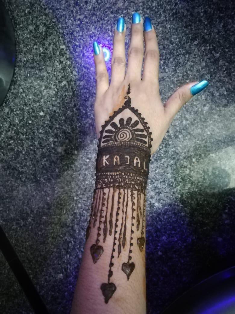 GayatriKajalian's tweet photo. Love on you @MsKajalAggarwal going crazy day by day ❤🙈
Love you forever 😘
.
.
#kajalAggarwal #mehandilove #Kajalism #gayatrikajalfan #kajalfangirl https://t.co/jLuG2KpbMQ