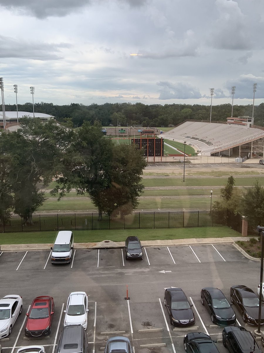 LStubbs79's tweet photo. Hey @FAMU_1887 @FAMUAthletics Iβm finally home! #Freshman2020 #moveinday2020 #FAMU Thanks 4 welcoming me https://t.co/aSyKJsrBr8