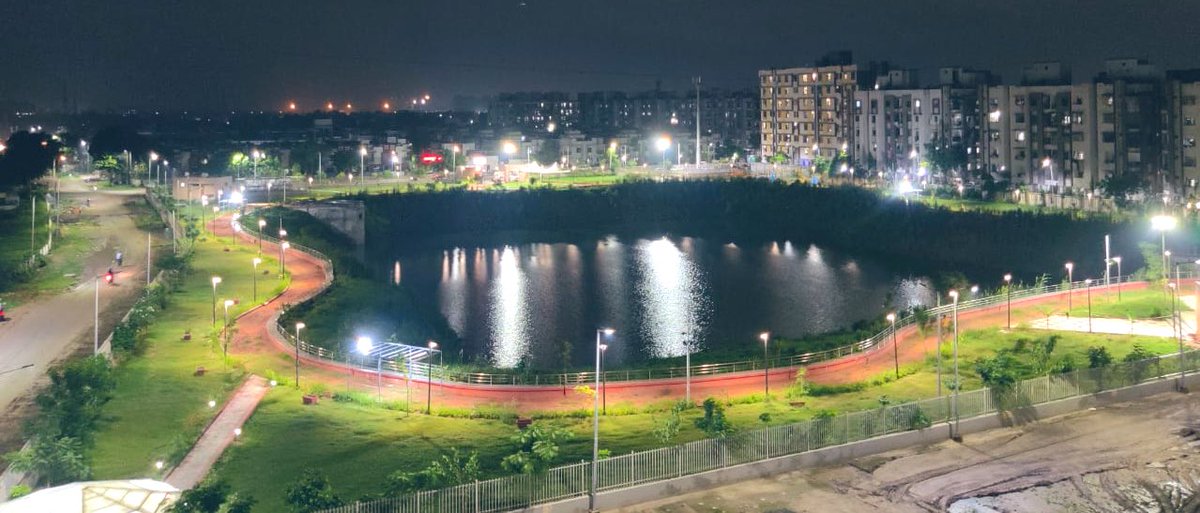 Mukeshias's tweet photo. AMC
Development of Ratanpura Lake in Vastral Ward, East Zone. It includes Garden, walking pathway, Children Play area &amp; parking etc. 

Upcoming Kankaria Lake point of East Zone. 

Hon’ble Minister @PradipsinhGuj will dedicate to public on 23 August 2020.
#NightView 
#SkyLine https://t.co/KinzCQQLrf