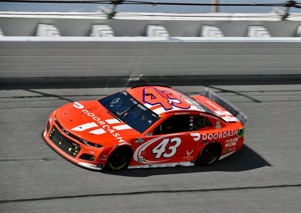 DoorDash's tweet image. It&apos;s Race Day, y&apos;all! 🏎 🏁 Rooting for #43 @bubbawallace @monstermile #OpenForDelivery