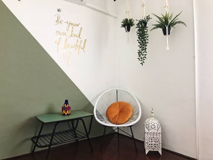 Kueh Talam @ Cempaka 109 (RM91/night)rumah ni zaman dulu punya vibe tapi still cantik wehh aku lemah betul  & instagram worthy too - Aircond, iron & towel- Free parking on premises- Free street parking More details: https://www.airbnb.com/rooms/24764437?location=ipoh%20&source_impression_id=p3_1598112550_WGRjBN8GVA6e3bWy