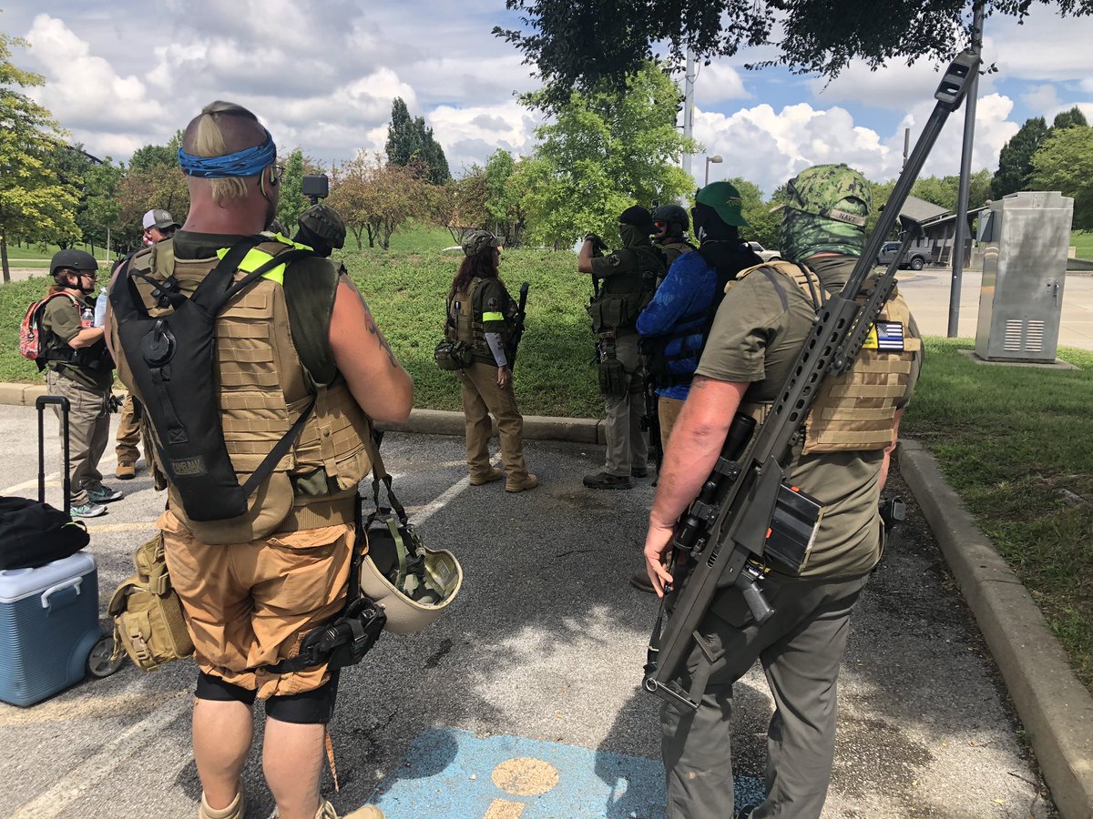 Right now: as a sort of street convention called  #BreonnaCon for  #BreonnaTaylor takes place in Louisville, KY, III% militia groups are gathering in the area.I’ll be doing my best to document them throughout the day, particularly their interactions with BLM and law enforcement.