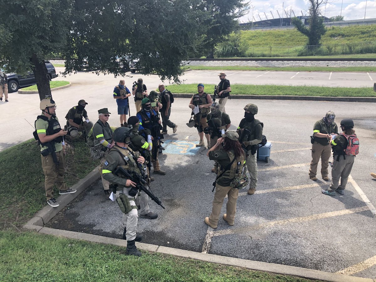 Right now: as a sort of street convention called  #BreonnaCon for  #BreonnaTaylor takes place in Louisville, KY, III% militia groups are gathering in the area.I’ll be doing my best to document them throughout the day, particularly their interactions with BLM and law enforcement.