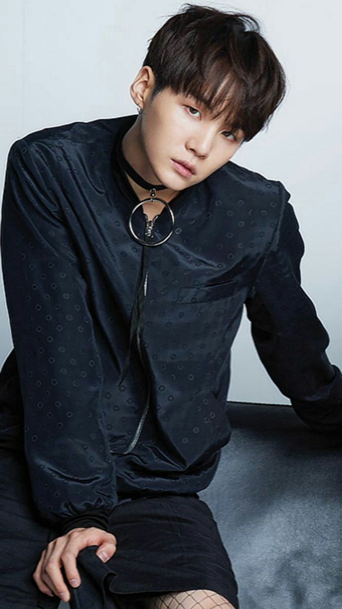 Yoongi putting models to shame; a thread