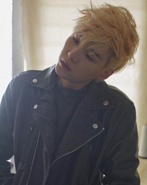 Yoongi putting models to shame; a thread