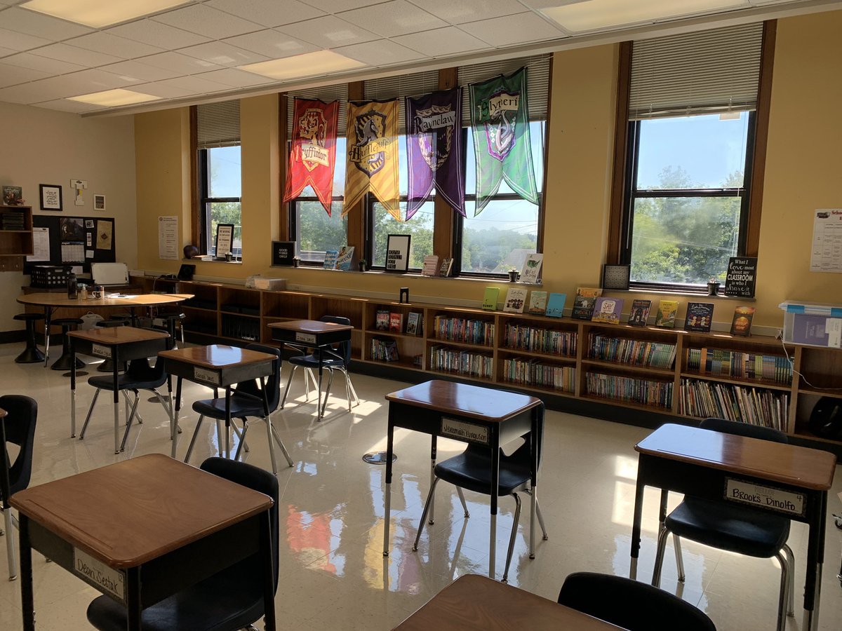 cbtmr2's tweet photo. So excited to welcome our new #teamtaylor crew this year!! #backtoschool #iteachfifth #hpclassroom #jcstrongertogether https://t.co/5wNXcLJvIW