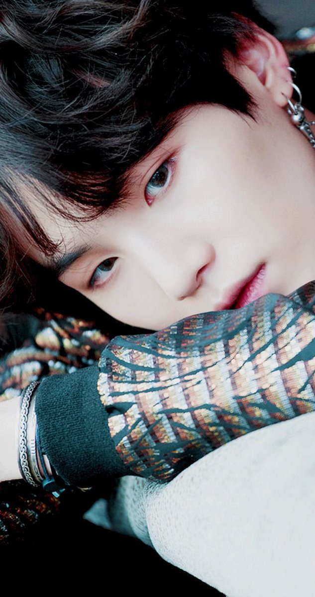 Yoongi putting models to shame; a thread