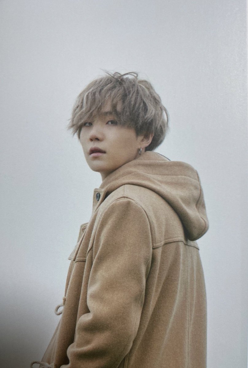 Yoongi putting models to shame; a thread