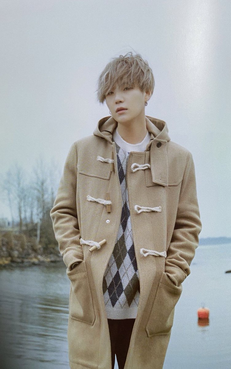 Yoongi putting models to shame; a thread