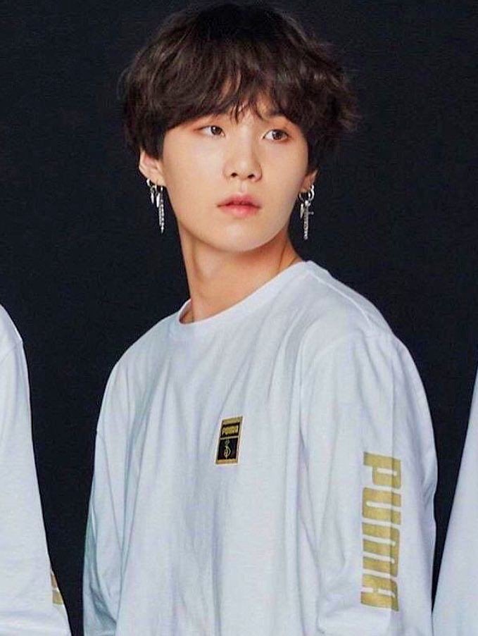 Yoongi putting models to shame; a thread