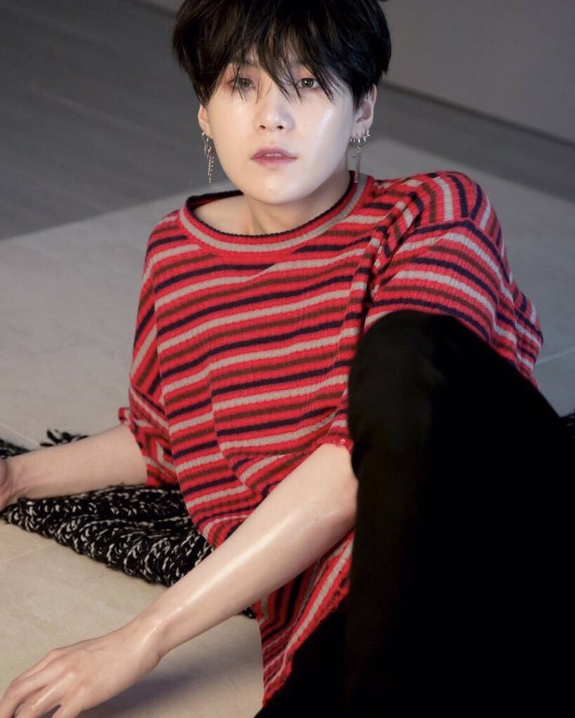 Yoongi putting models to shame; a thread