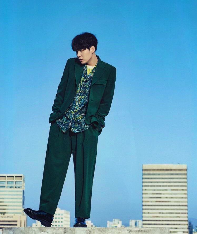 Yoongi putting models to shame; a thread