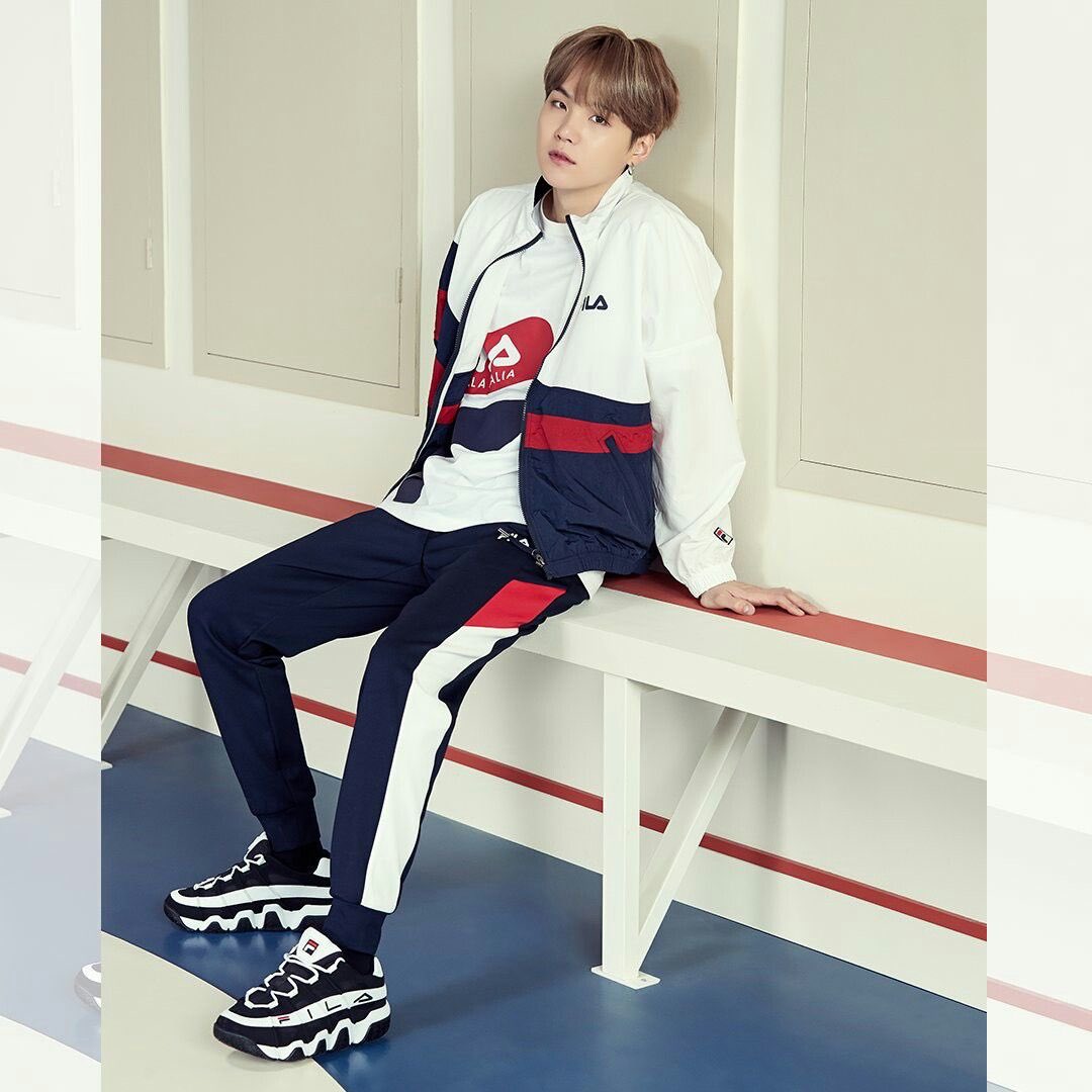 Yoongi putting models to shame; a thread