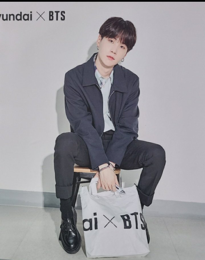 Yoongi putting models to shame; a thread