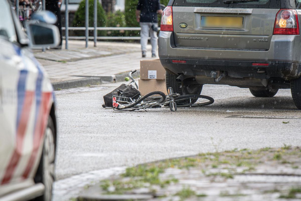 Fiets breekt doormidden bij ongeval in Leens - #Groningen -..