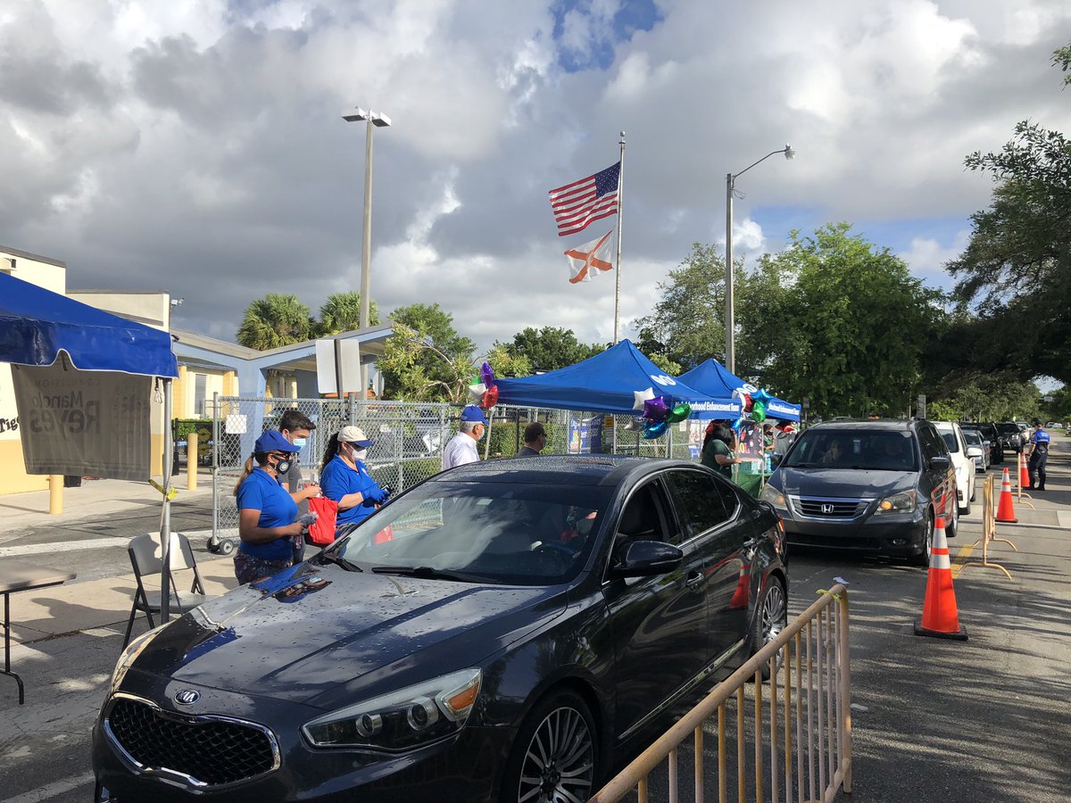 So much hope in the faces of first time students meeting their teachers while also getting some backpacks and goodies <a href="/FairlawnElem/">Fairlawn Elementary Community School</a> <a href="/Manolo4Miami/">Manolo Reyes</a> @CCastellanosMPD <a href="/JackFreire4/">Commander Freire</a> <a href="/MiamiPD/">Miami PD</a>