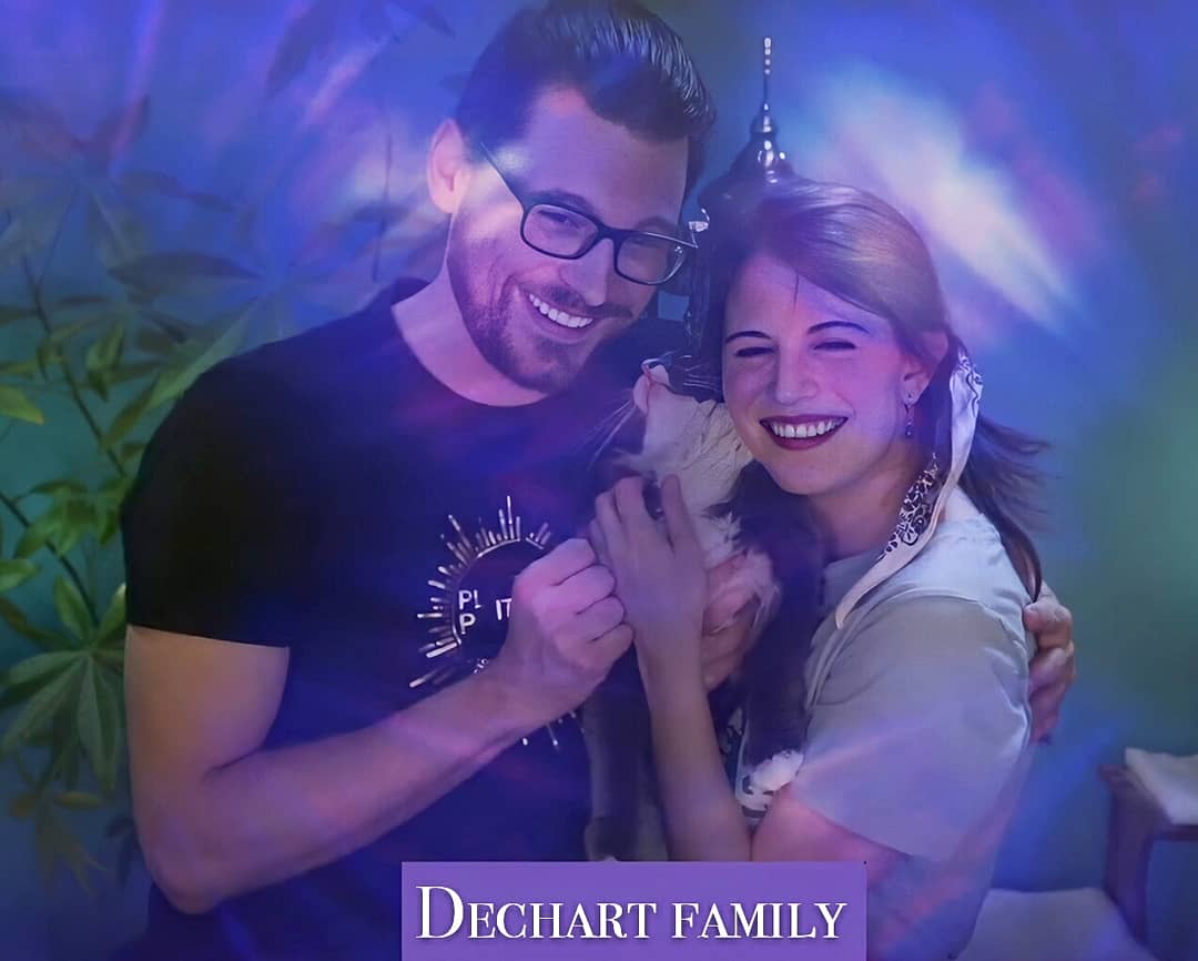 cyber_dno28's tweet photo. Dechart Family!
@BryanDechart
@AmeliaRBlaire
and Theo💙
#DechartGames
#DechartFamily https://t.co/cyCmMZvJak