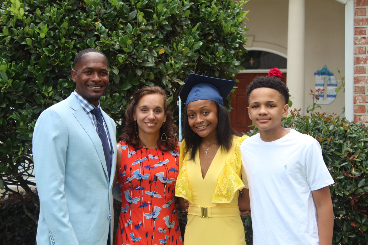 coachdavidson11's tweet photo. Very Blessed to see another year. 2020 has been filled with some great moments, celebrations and achievements in spite of whats going on! Through it all, I’m still Blessed by God with my wonderful family and great friends. #EnjoyingEverydayLife https://t.co/ZZBF377GRh
