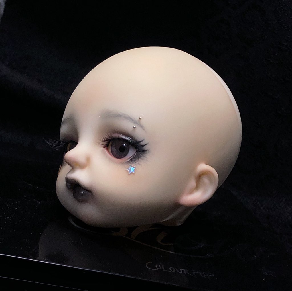 yeyoushun's tweet photo. #bjd #bjdmakeup #球体関節人形 
今天完工的妆面～倦怠黑天鹅🦢
厌世烟熏妆
gem of doll 蒂朵 https://t.co/A4SoiCrVnP