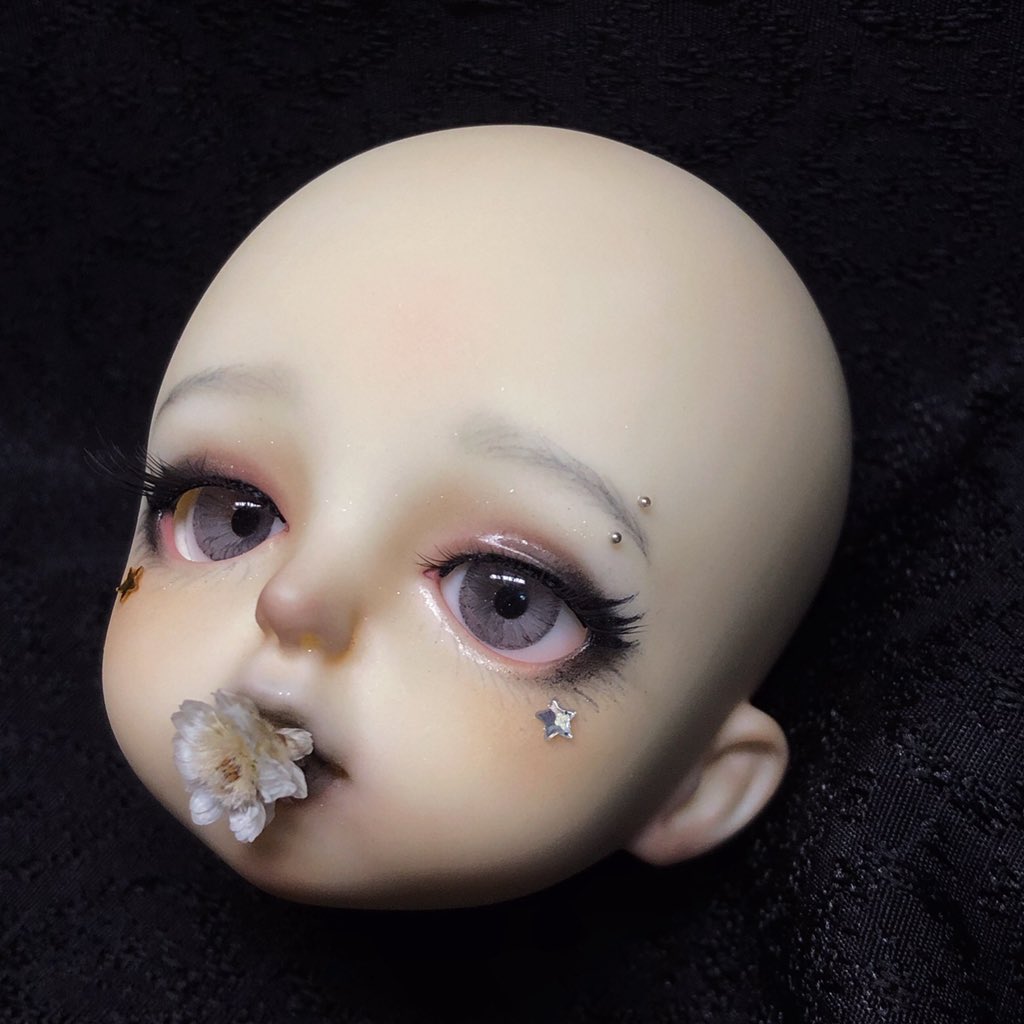 yeyoushun's tweet photo. #bjd #bjdmakeup #球体関節人形 
今天完工的妆面～倦怠黑天鹅🦢
厌世烟熏妆
gem of doll 蒂朵 https://t.co/A4SoiCrVnP