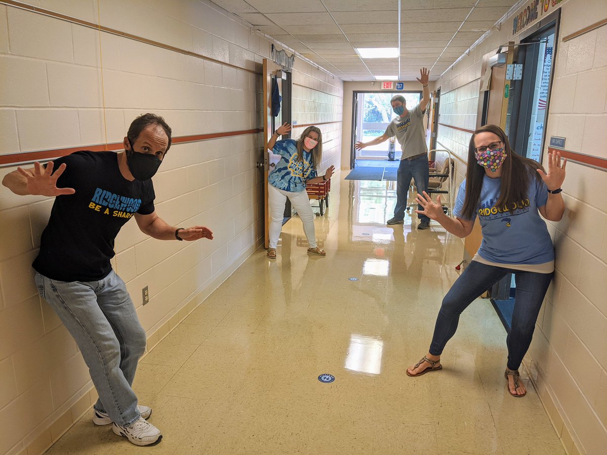 becksbunch3's tweet photo. The Third Grade team at Ridgewood is excited to meet their students this week.  @RidgewoodES @MrMarshallrm27 @teachmrdeprez https://t.co/FxqMXArC11