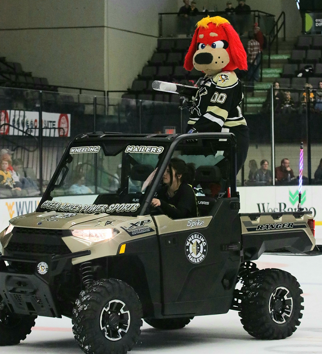 Spike being ✨awesome✨ at the Color Me - Wheeling Nailers