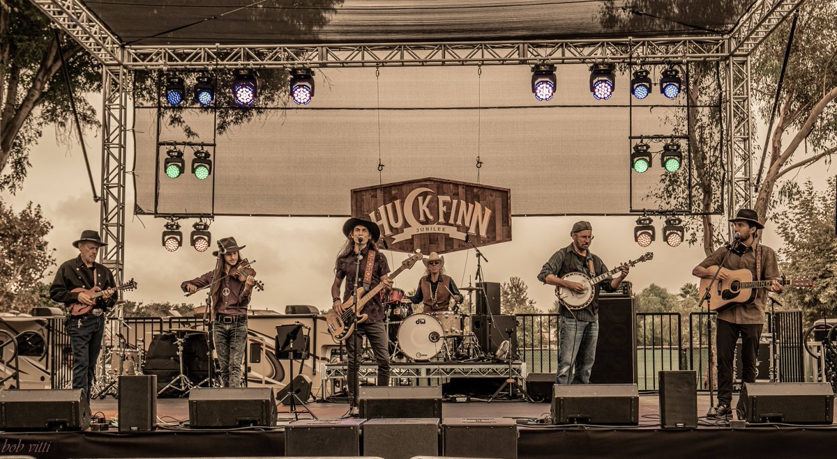 Get to know #jamgrass band <a href="/Storytellers_LA/">The Storytellers Band</a> in this interview and listen to their #gratefuldead cover of "Friend of the Devil" thejamwich.com/2020/08/15/int…
