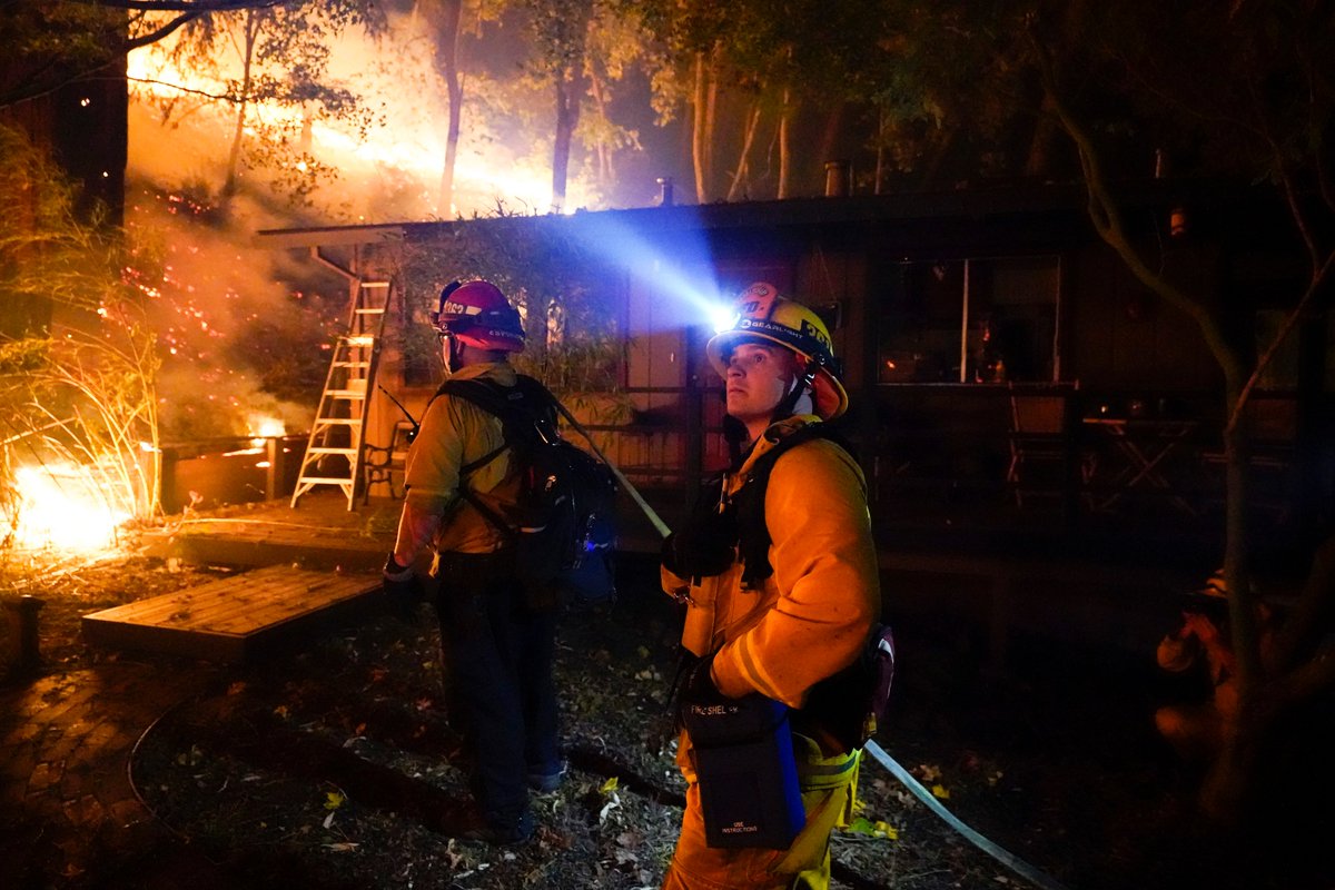 mendozamartha's tweet image. #CZUAugustLightingComplex in Boulder Creek Friday night. Photos by my esteemed @AP colleague @MarcioSanchez06