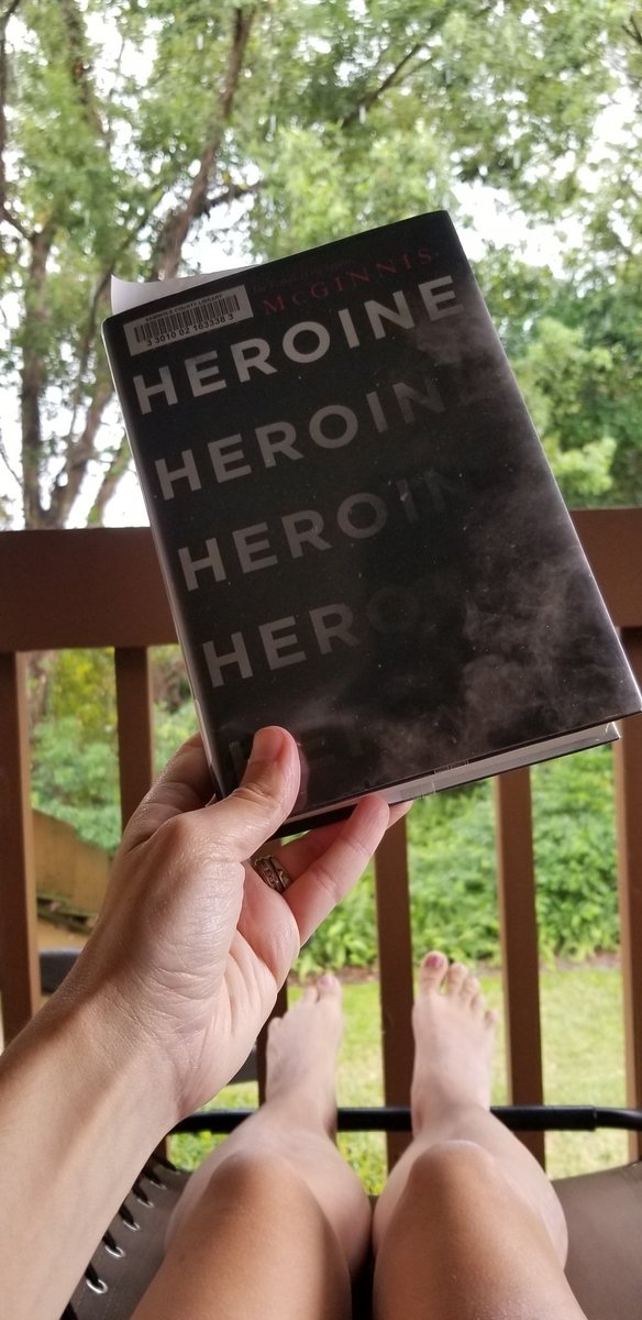 JamiBartschi's tweet photo. Perfect rainy Saturday plans: Reading #Heroine by @MindyMcGinnis . #OCPSreads https://t.co/7NVfTVHNEW