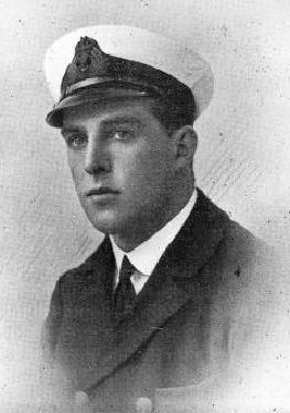 His brother Hugh was a  @RoyalNavy surgeon killed at Jutland. His father lost his wife, both sons in  #WW1 and brought up two daughters alone, and worked in a factory aged 92 in  #WW2