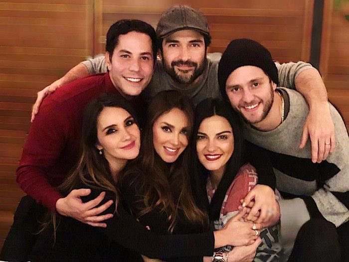 tweetsdalore's tweet photo. São 15 anos fazendo parte das nossas vidas. Fizeram história e continuam fazendo. Obrigada RBD, pelos momentos, pelos amigos, por tudo.

Vuelve la Musica RBD ✨❤️ https://t.co/kvSQGhbIS2