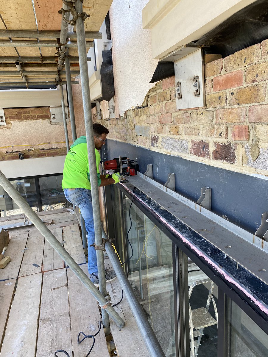 StoneworksL's tweet image. Esher-Last stones on this luxury property for London stoneworks.