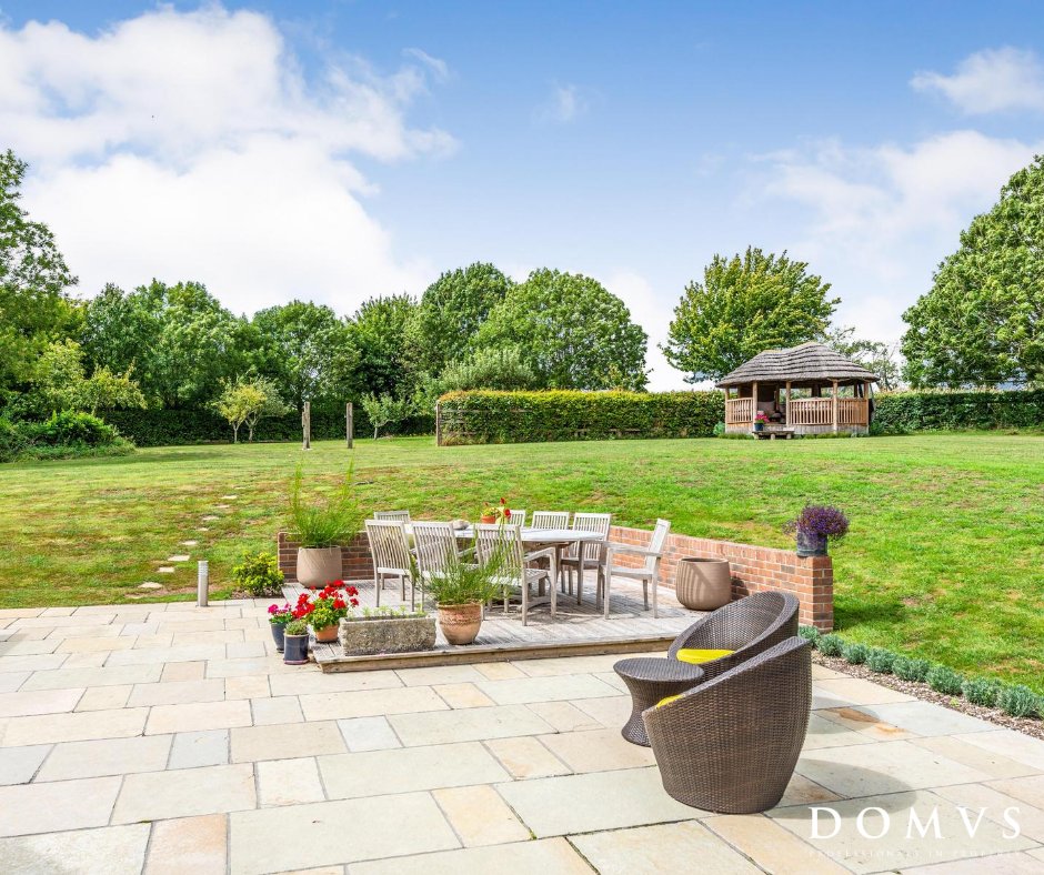 DomvsProperties's tweet photo. This engaging family home is a wonderful combination of cosy, character cottage with a beautifully complimenting, contemporary, barn-style extension.  

Find out more here: https://t.co/c6l5uhJngQ

#DOMVS #Dorset #Martinstown #Dorchester #forsale #propertyoftheday #latestproperty https://t.co/aQEjAuOxlc