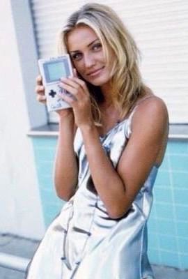 RT @twitgera: Cameron Diaz with her Gameboy in 1995 https://t.co/I3OzCbfmk0