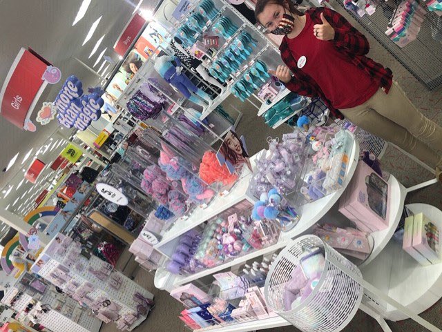 retailLdr_josh's tweet photo. Recognizing some of our ROCKSTAR 🤩 Style Consultants in D470!!! Our leaders shifted focus to standards training during a light workload week and the team crushed it! Looking forward to some amazing comp results out of this weekend!
👖👕👗🎒 #teamtarget #BackToSchool #D470 https://t.co/5JG9SON4mp