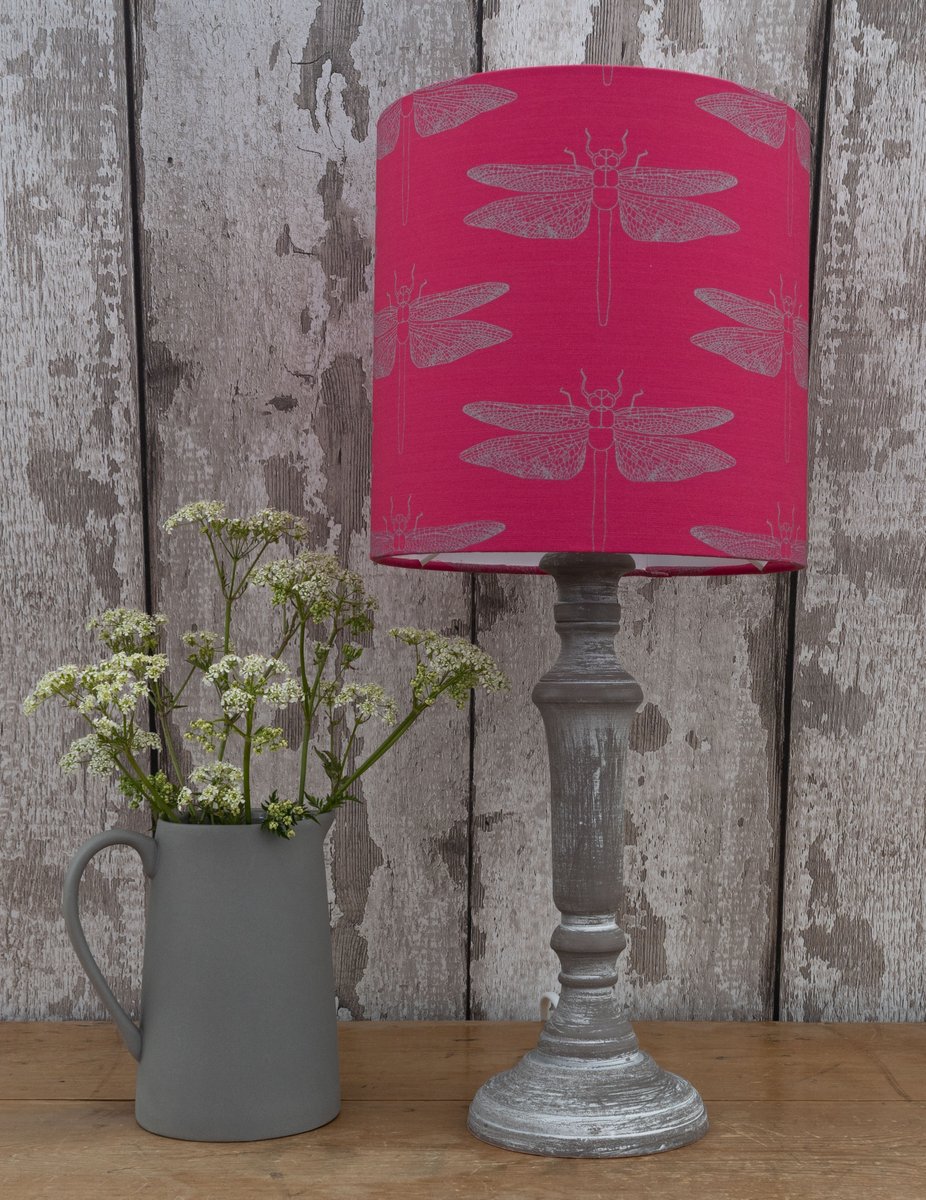 margaretclavell's tweet photo. This was my most popular lampshade at the Sudeley Castle Fair today. It has been lovely meeting people who have recognised my designs from the article about me in Cotswold Life. 
#cotswoldlife #katiejarvis #margaretclavell #sudeleycastle #cotswoldevents #homeandgarden #lampshade https://t.co/c79GtWume8
